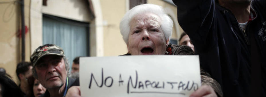 Señora en contra de la reelección de Napolitano. REUTERS