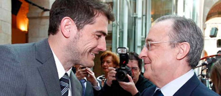 Iker Casillas saluda a Florentino Pérez (realmadrid.com)