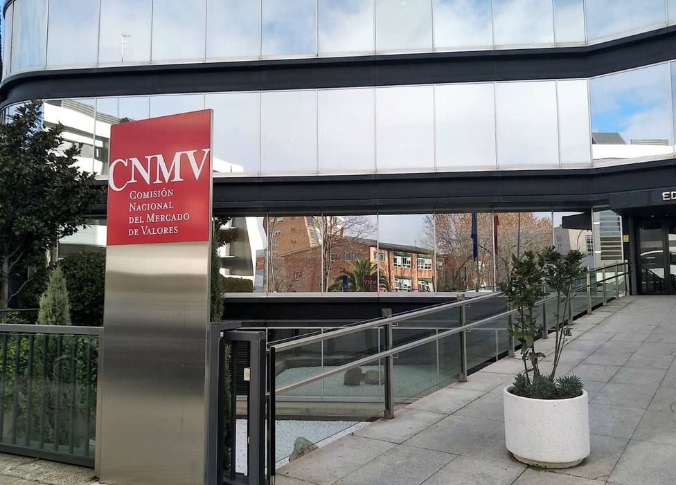 La CNMV advierte sobre casi 50 chiringuitos financieros extranjeros