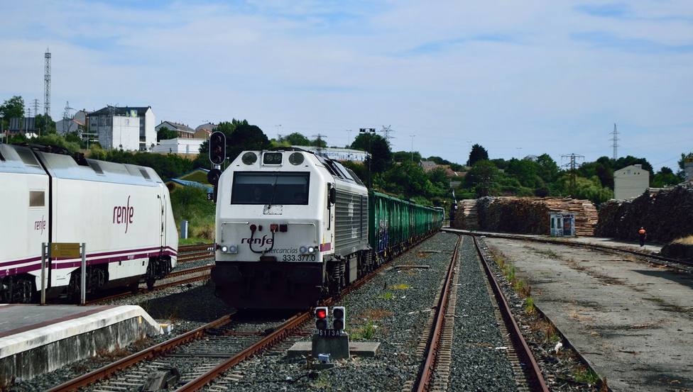 Foto de archivo de un tren de mercancías de Renfe en la estación de Ferrol - FOTO: Alejandro Martínez