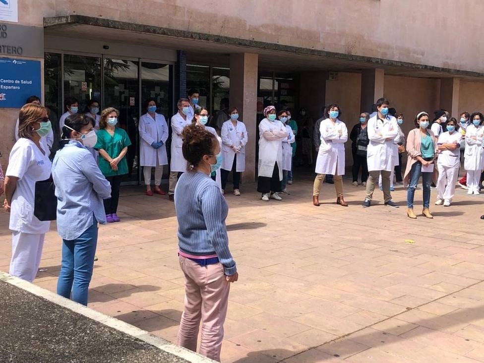 Protesta de los sanitarios riojanos por las últimas agresiones sufridas en el centro de salud de Ausejo