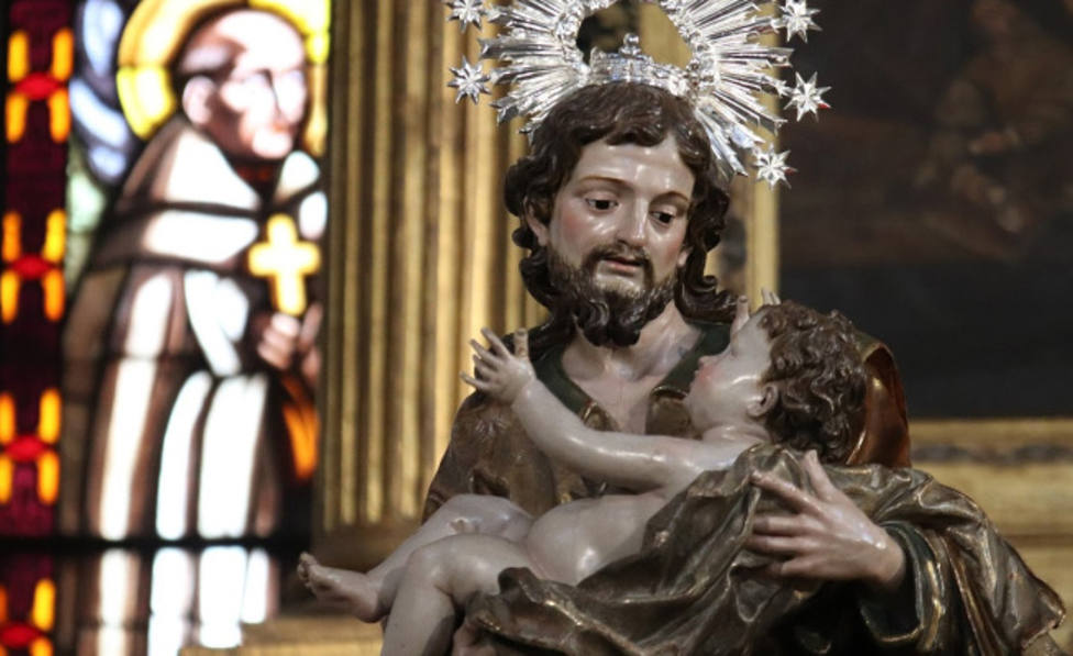 Imagen de San José con el Niño Jesús en brazos