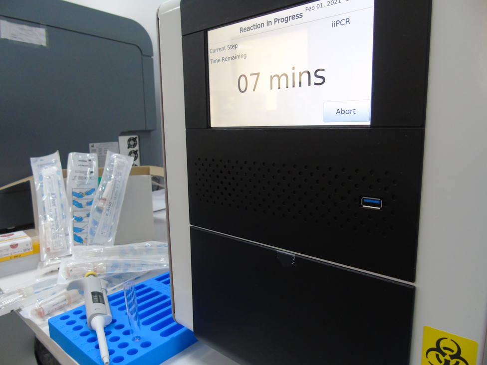 Este es el robot que analiza pruebas PCR Covid-19 de manera ultrarápida
