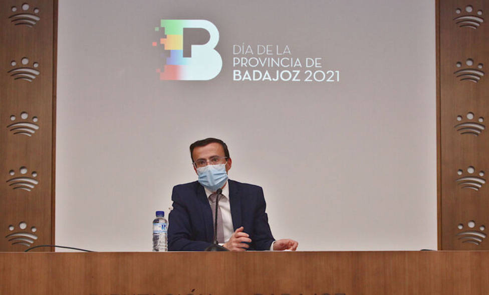 Miguel Ángel Gallardo, pte de la Diputación de Badajoz, en rueda de prensa. Foto: Diputación de Badajoz