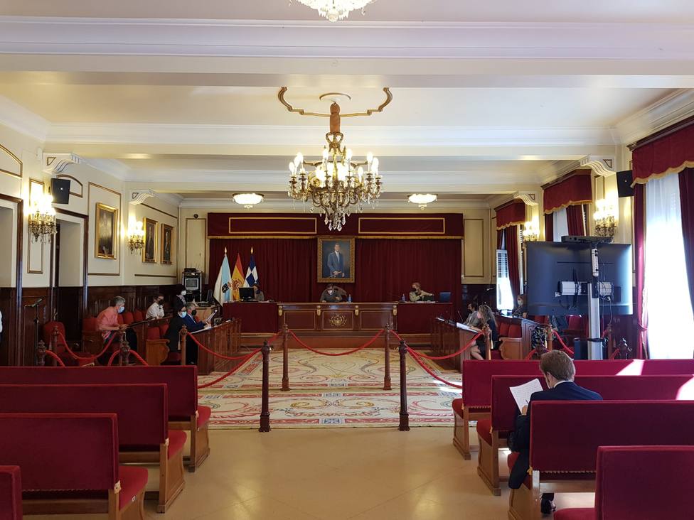 Foto de archivo de un pleno del Ayuntamiento de Ferrol celebrado de manera presencial y telemática