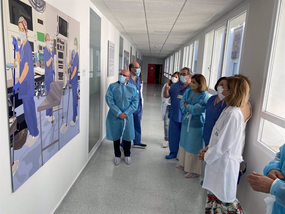 Una muestra sobre atención al paciente quirúrgico decora el Hospital Reina Sofía con el patrocinio de Cajasur