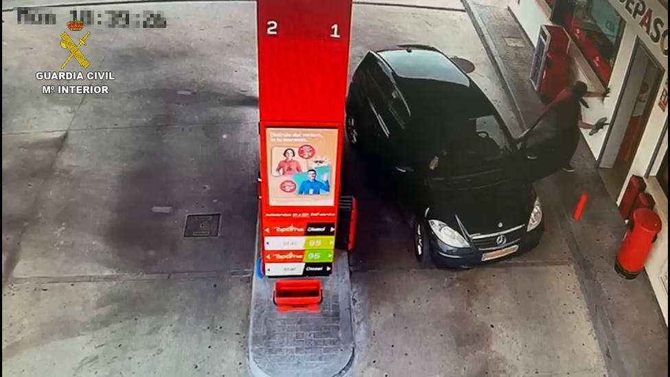 La Guardia Civil detiene a un hombre por robar con violencia con un arma de fuego en una gasolinera de Seseña