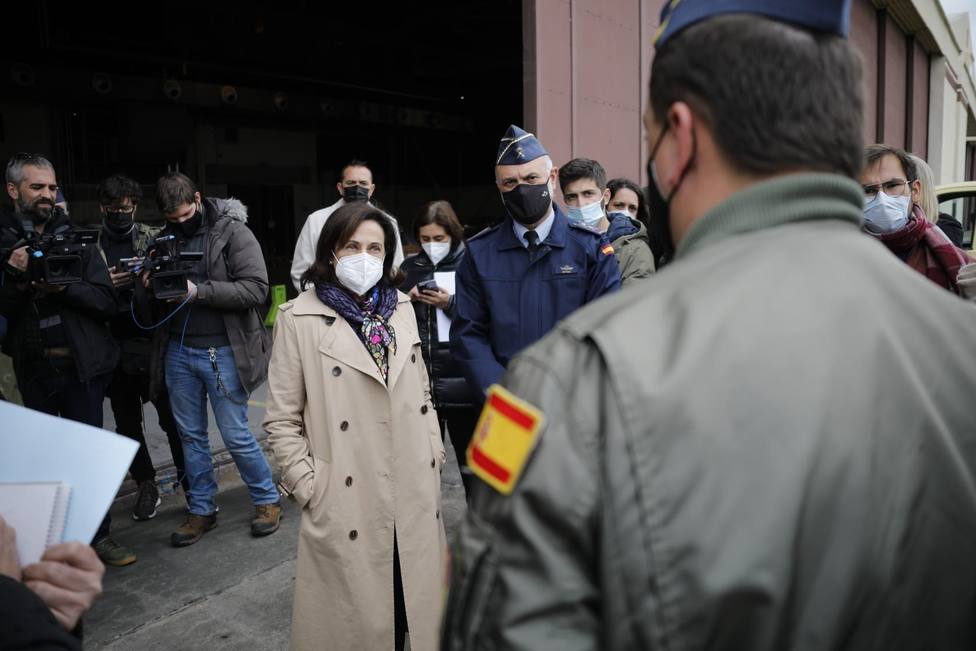 Robles adelanta el refuerzo de los contingentes españoles desplegados en la frontera con Rusia