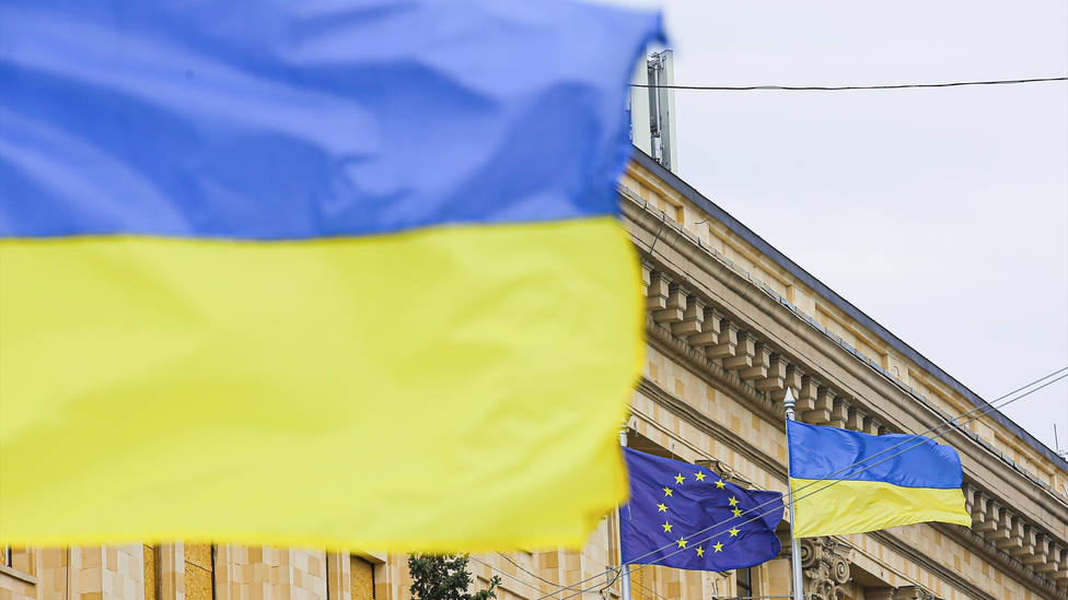 Bruselas avisa de desinformación rusa sobre el conflicto en Ucrania: Es una guerra contra la democracia