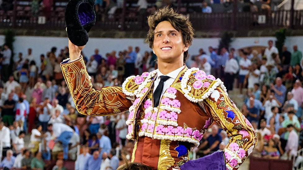 Andrés Roca Rey en su salida a hombros en la pasada Feria de Málaga