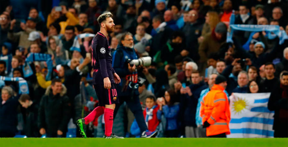 Leo Messi, retirándose al túnel de vestuario. REUTERS