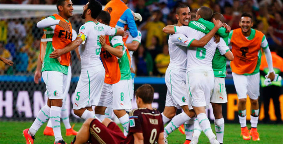 Argelia celebra con su afición el pase a octavos. REUTERS