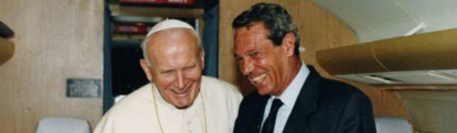 Joaquín Navarro Valls junto a Juan Pablo II
