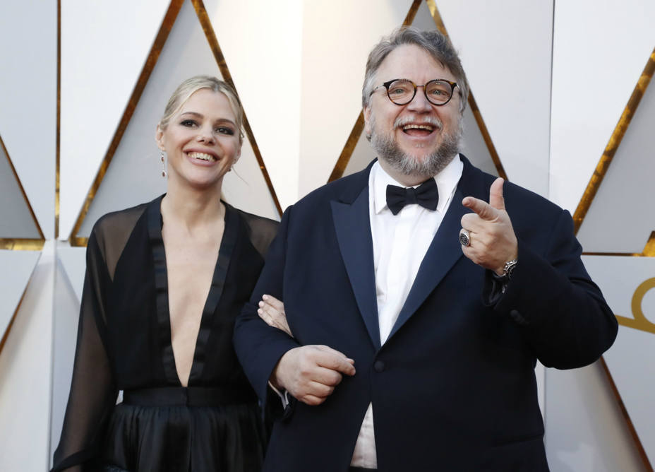 Guillermo del Toro junto a Kim Morgan en la alfombra roja de la 90º edición de los Oscar. REUTERS