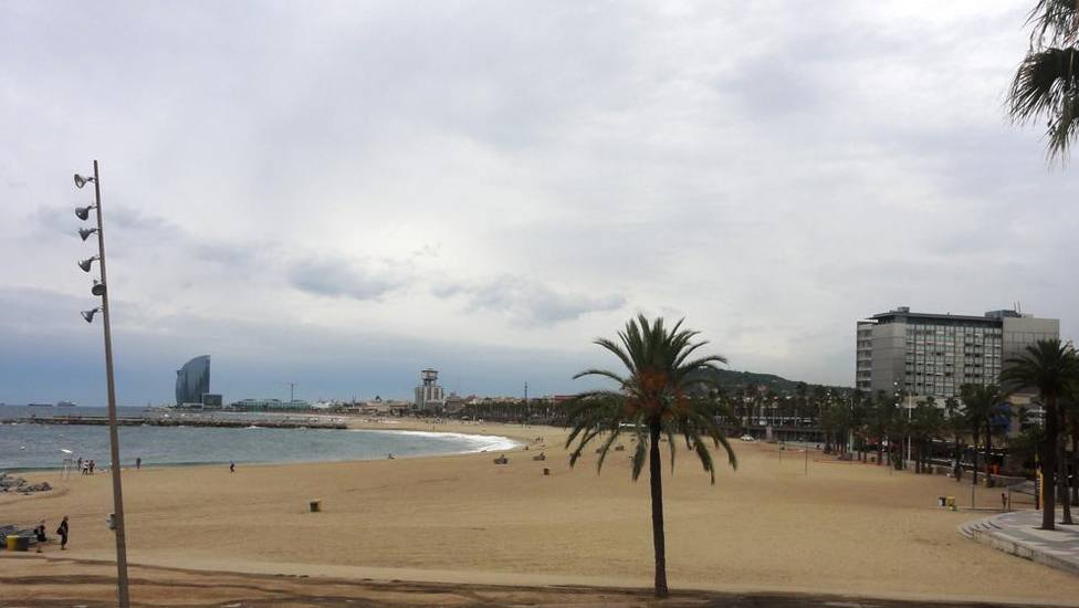 Encuentran el cadáver de una mujer en la playa del Somorrostro en Barcelona