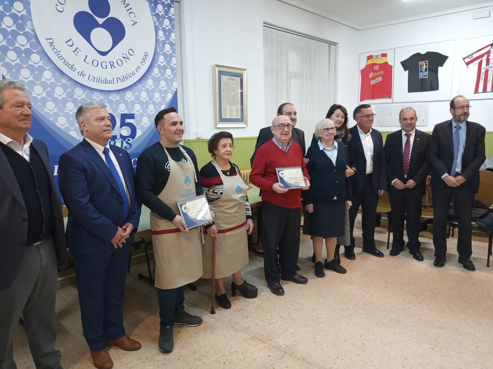 Cocina Económica entrega sus Delantales Solidarios 2019 al escolapio, José Alfaro, y a la Federación de Peñas