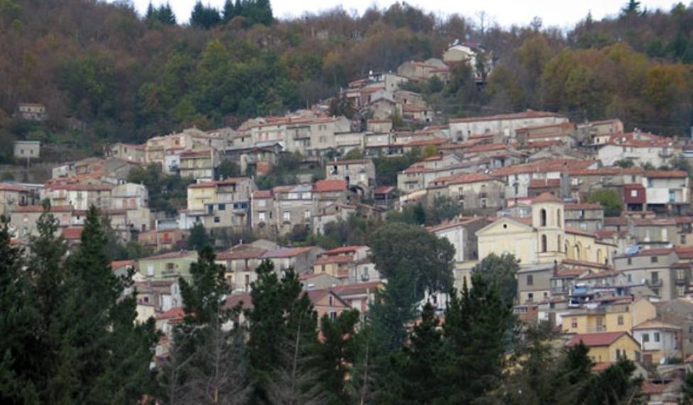 Serrastretta está situado sobre una colina de la provincia de Catanzaro, región de Calabria, al sur de Italia