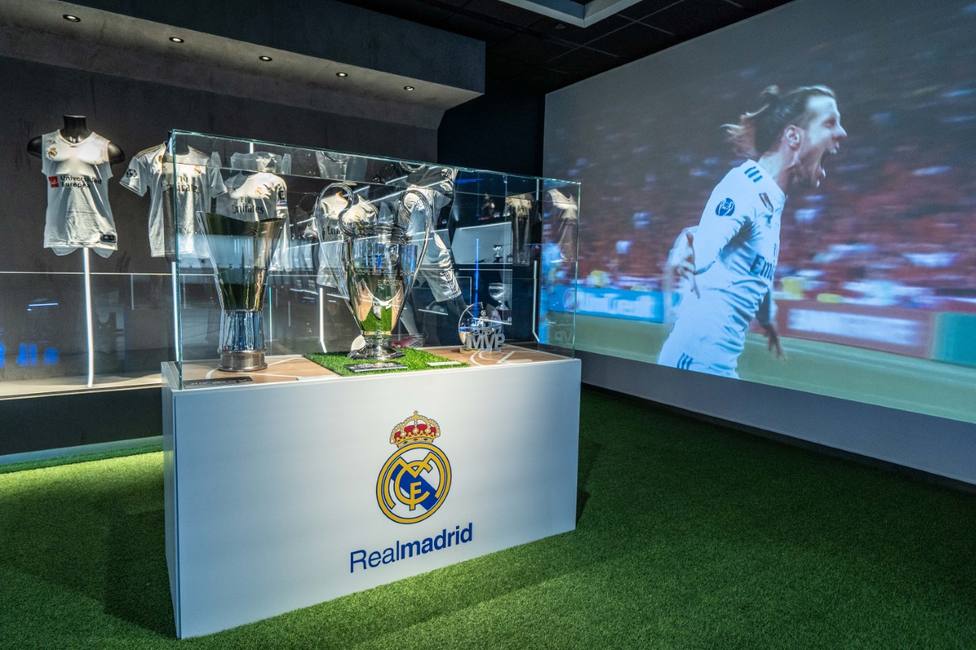 La Copa de Europa y la Euroliga del Real Madrid aterrizan en la Academia Rafa Nadal