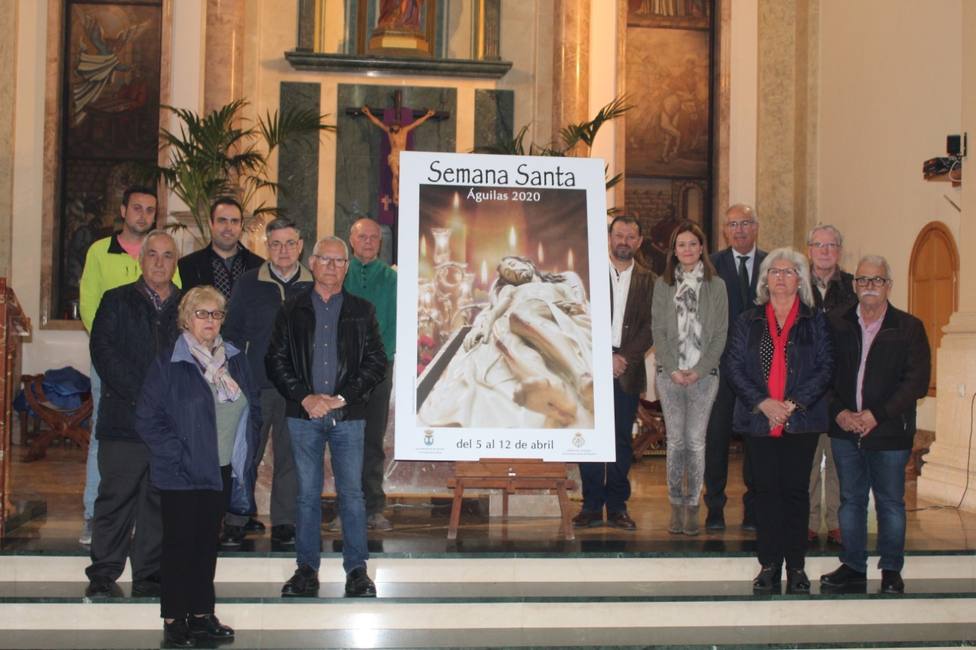 El Cabildo de Cofradías presenta el libro y el cartel anunciador de la Semana Santa