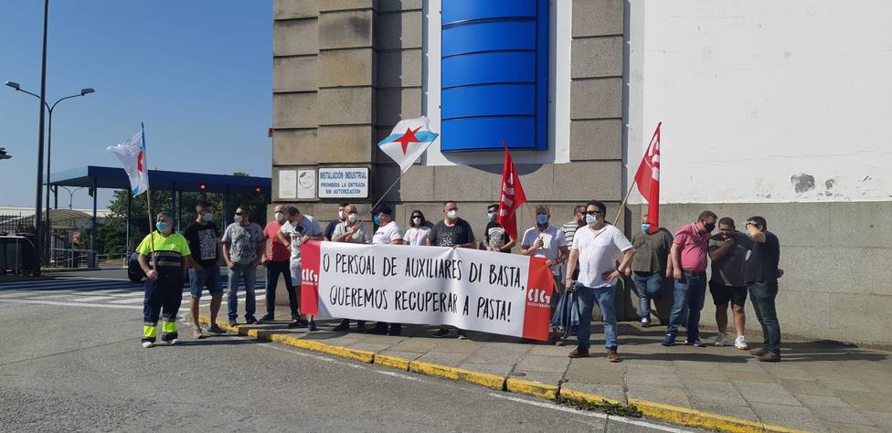 Delegados de la industria auxiliar de la CIG se concentraron a las puertas de Navantia Ferrol