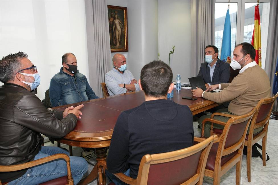 El presidente de la Diputación de A Coruña se reunió con trabajadores de Siemens Gamesa en As Somozas