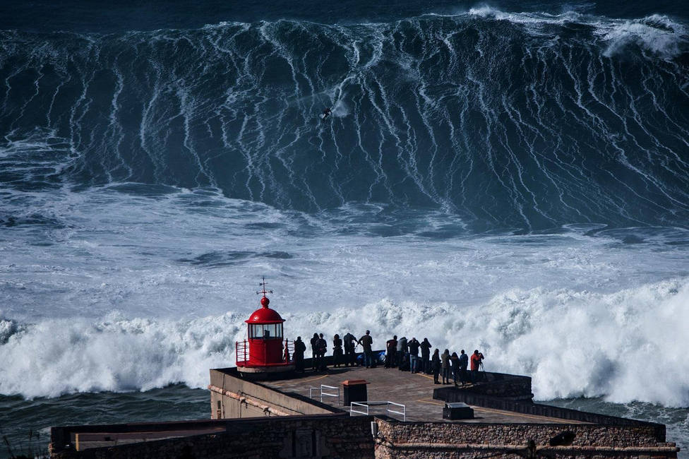 Llega al Cantábrico la mayor marejada en años con olas que pueden superar los 10 metros