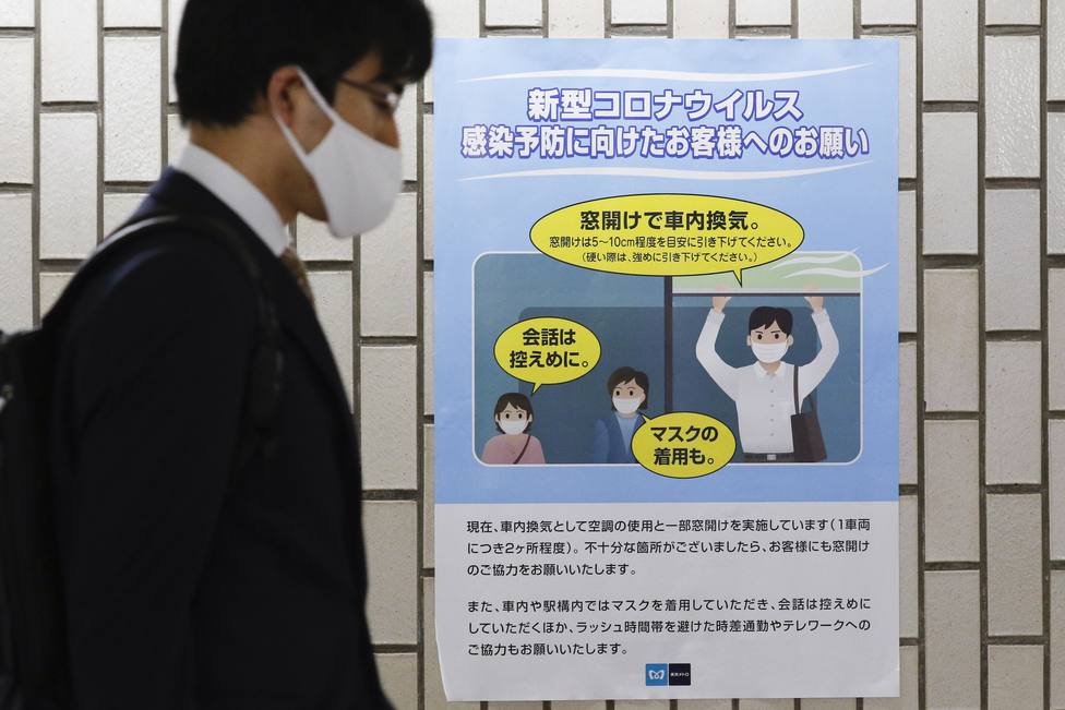Japón encadena su tercer día de récord de contagios tras notificar 2.427 nuevos casos de covid-19