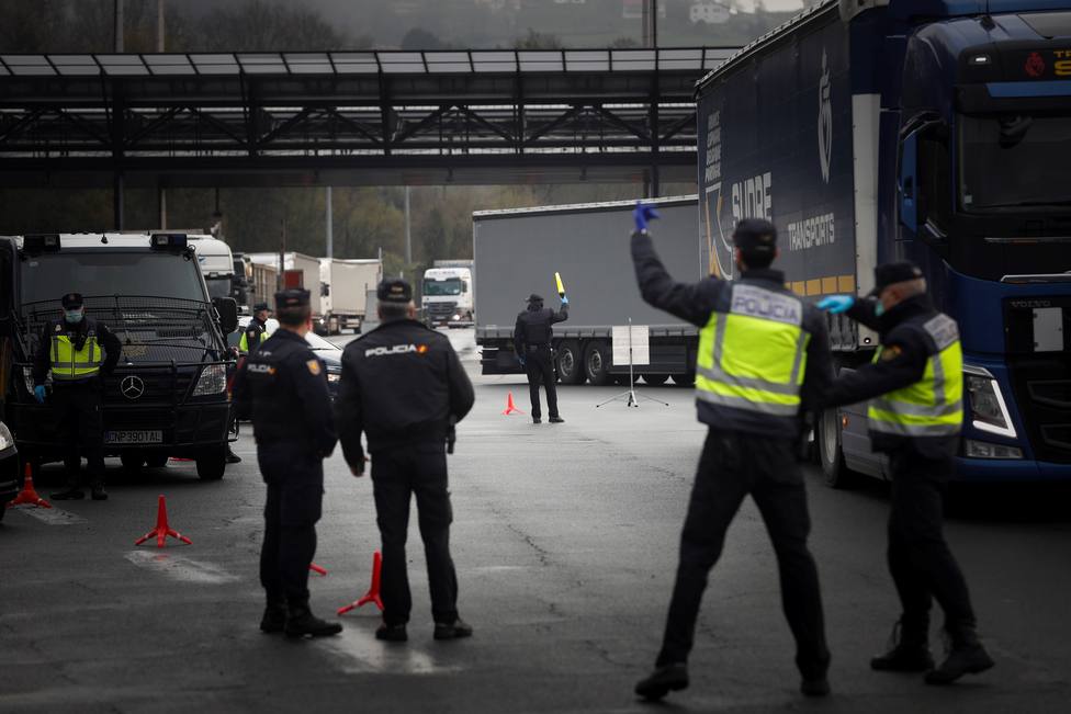 Policía y Guardia Civil vigilan la frontera entre España y Francia