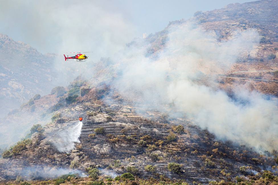Labores de extinción del incendio de Cap de Creus