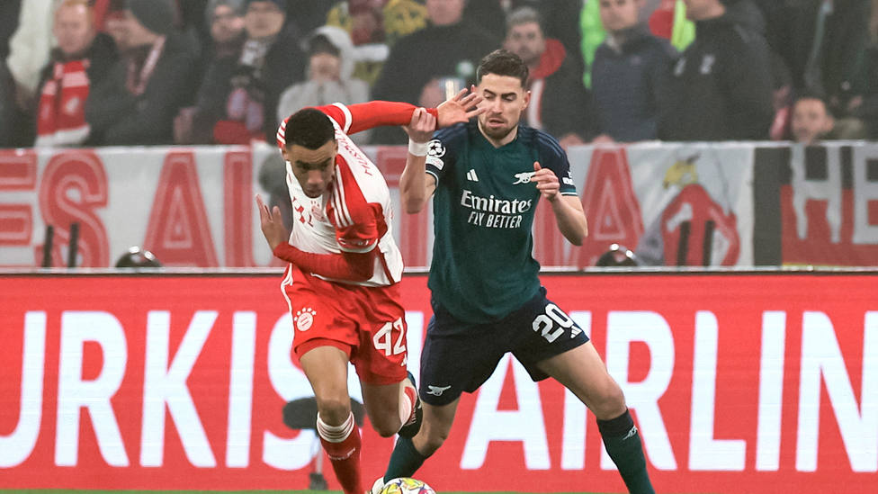 Musiala y Jorginho, en la disputa por el balón durante el Bayern - Arsenal. EFE