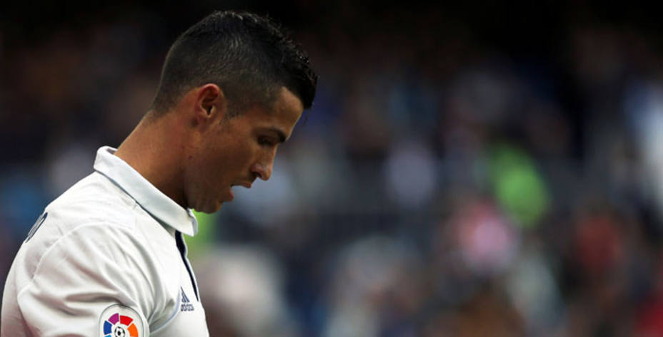 Cristiano Ronaldo, cabizbajo, durante un encuentro de la temporada (Reuters)