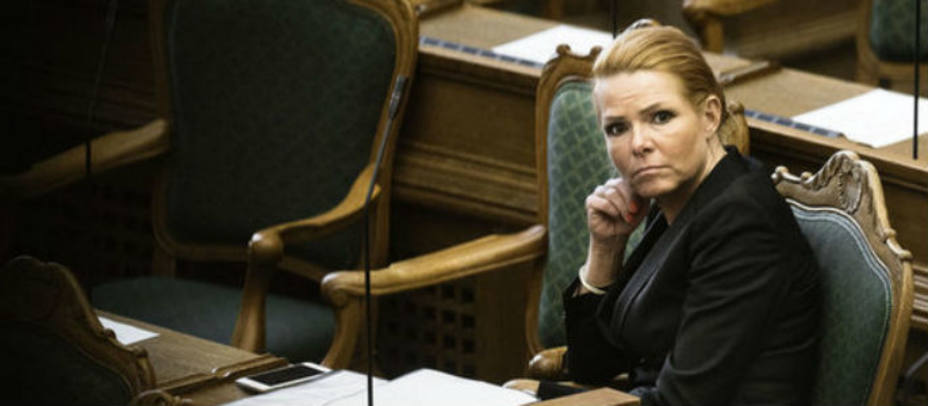Inger Stojberg, ministra de inmigración de Dinamarca durante el debate en el parlamento. Reuters