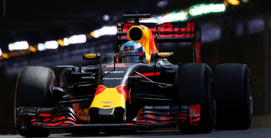 Daniel Ricciardo logró en Mónaco la primera pole del año para Red Bull. Reuters.