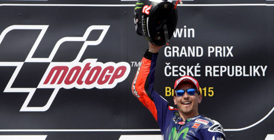 Jorge Lorenzo ganó en Brno y se coloca como líder del mundial de MotoGP. Reuters.