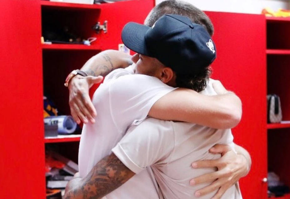 Piqué se despide de Neymar en Instagram: Te mereces que los sueños que te quedan por cumplir se hagan realidad en París.