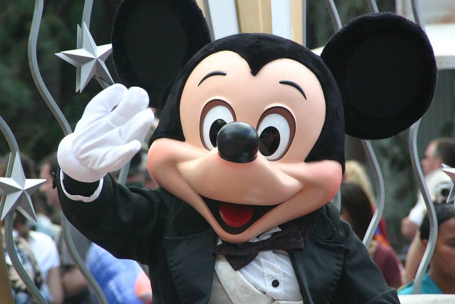 Mickey Mouse sigue de moda en su 90 cumpleaños