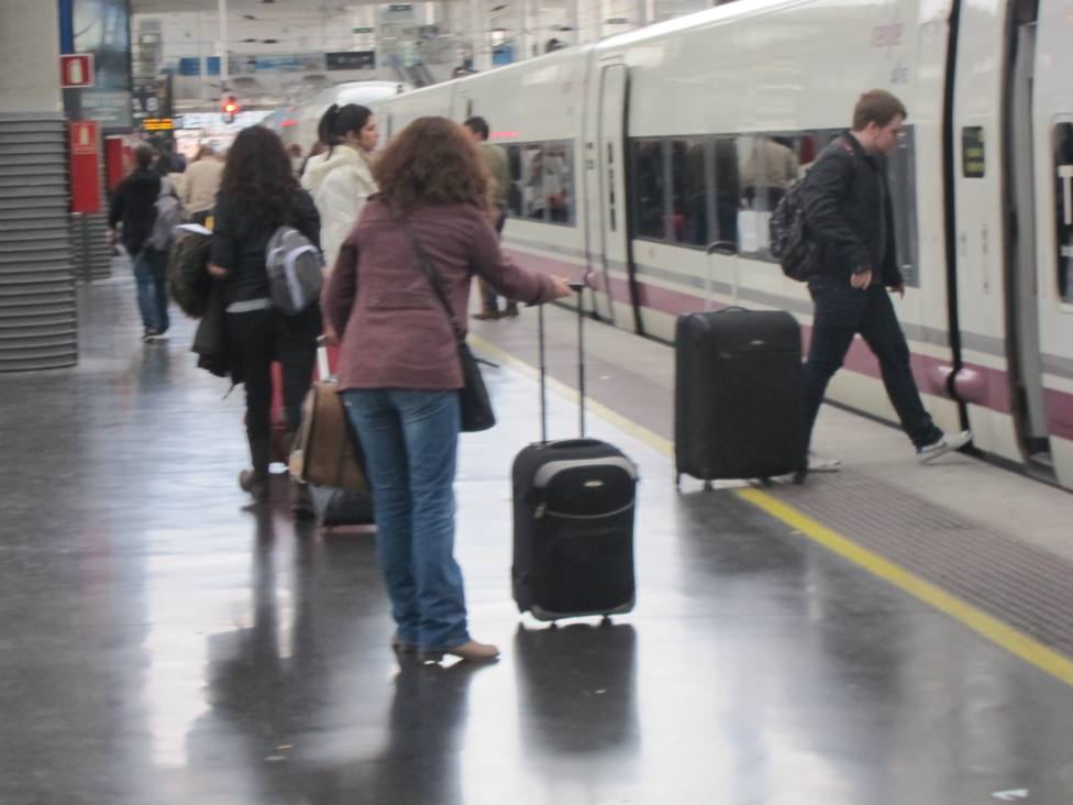 Renfe cancela 46 trenes el miércoles, en la operación salida de Semana Santa, por huelgas en Adif