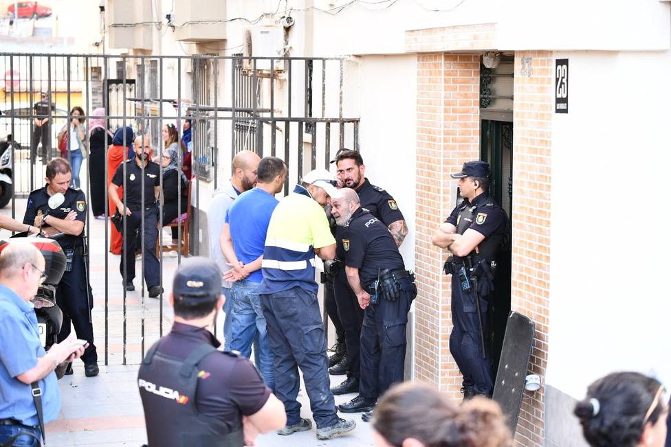 Un guardia civil dispara repetidamente en las piernas a su esposa antes de quitarse la vida en Ceuta