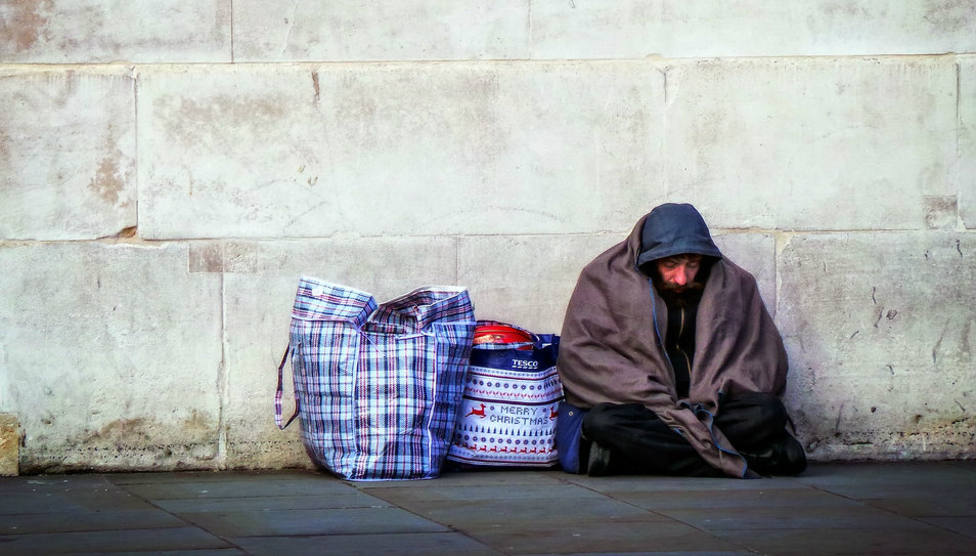 La justicia italiana multa con 200 a una persona sin hogar euros por dormir en la calle