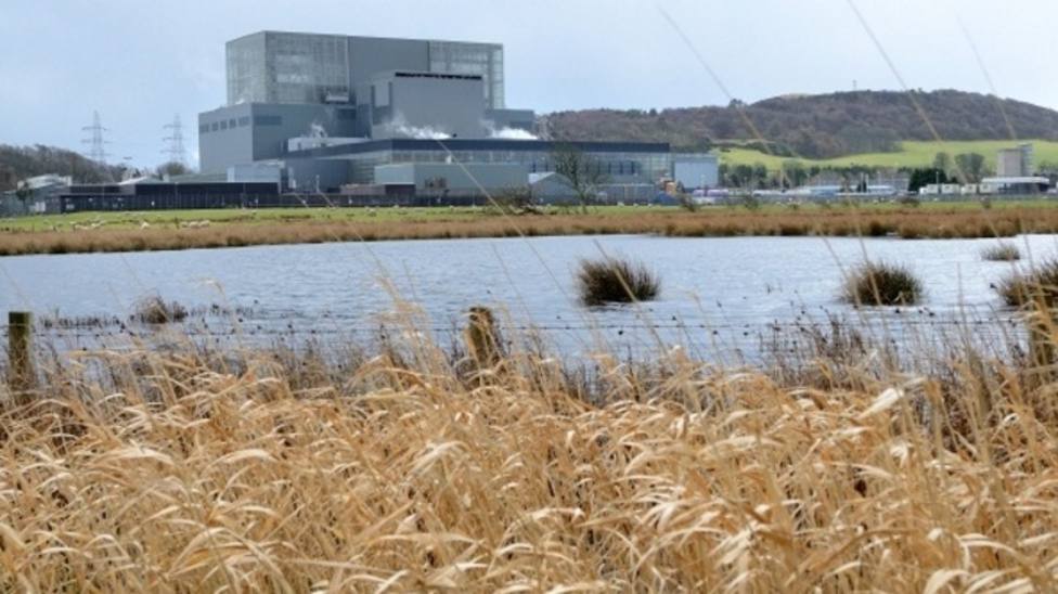 Un reactor nuclear de Escocia reabre tras un año cerrado por grietas en ladrillos de grafito que siguen sin reparar