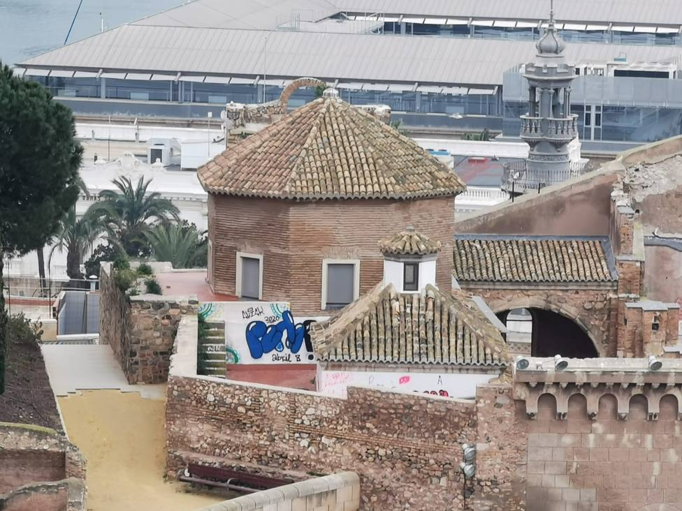 Denuncian graffitis y actos vandálicos en la Catedral Vieja de Cartagena