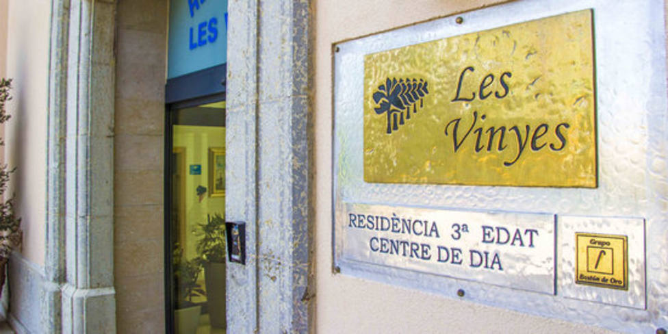 Entrada principal de la residencia Les Vinyes en Falset (Tarragona)