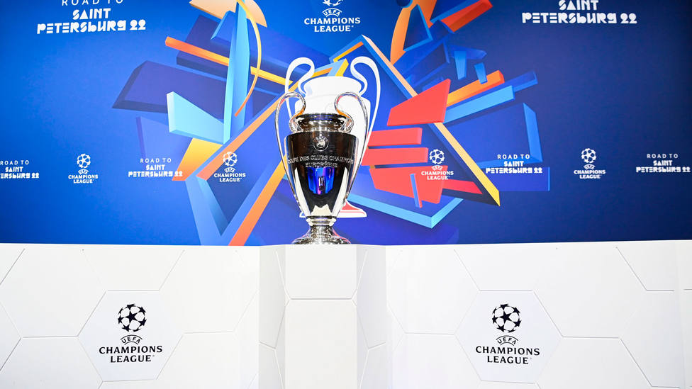 Mesa del sorteo de la Champions League, en la sede de la UEFA (UEFA)