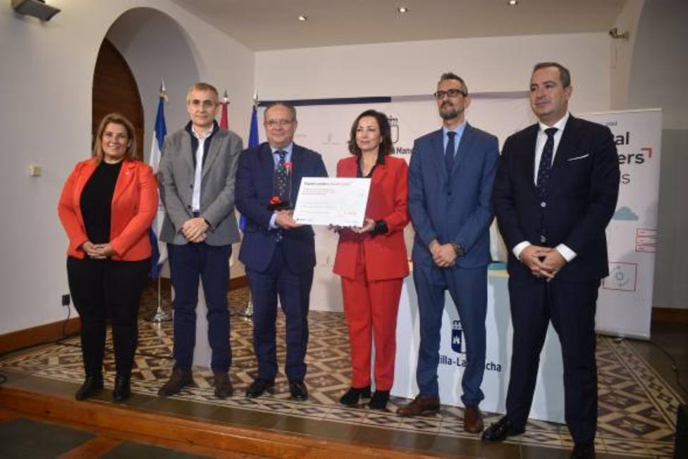 El Gobierno de Castilla-La Mancha recoge el galardón por su trabajo en el desarrollo de aplicaciones