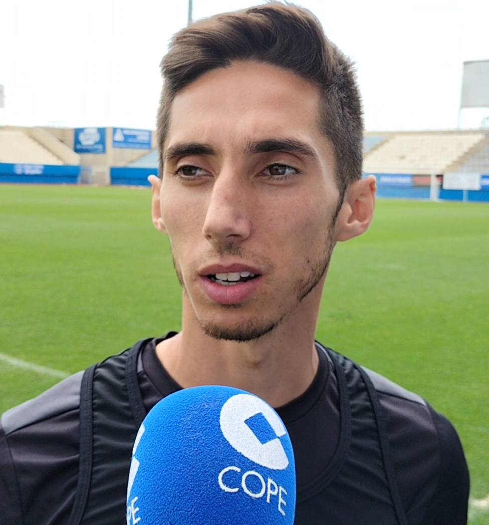 Albert jugador del CF Lorca Deportiva estamos convencidos de que podemos remontar
