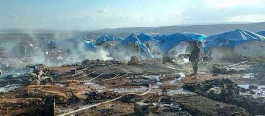 Así ha quedado el campamento de refugiados en la frontera turco-siria tras el ataque. Foto Twitter
