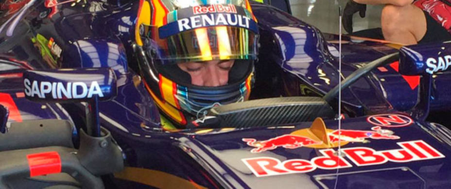 Carlos Sainz, concentrado, en Silverstone (FOTO: Toro Rosso)
