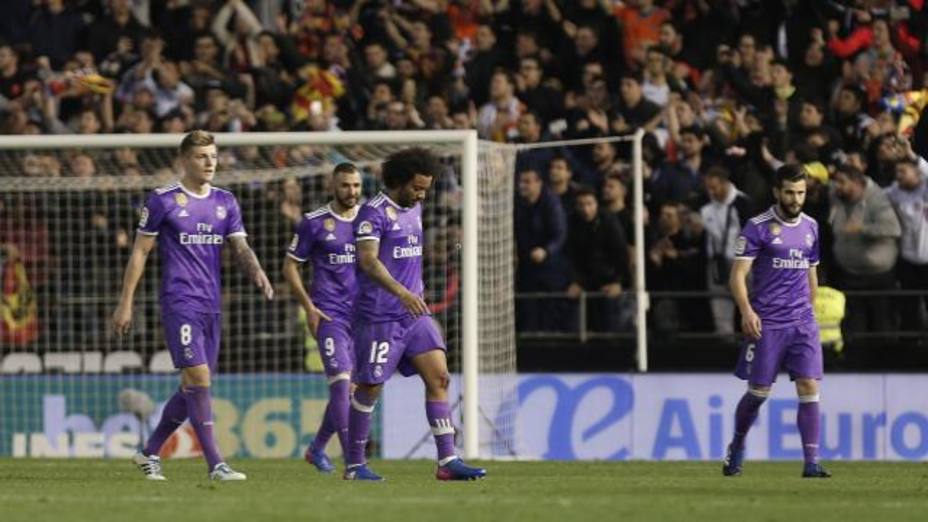 El Real Madrid perdió en Mestalla el encuentro aplazado por el Mundial de Clubes