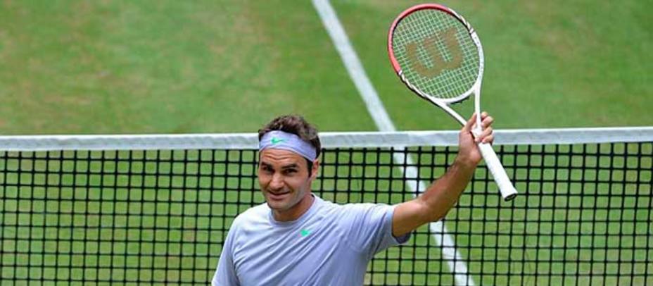 Roger Federer celebra su sexta victoria en Halle (EFE)
