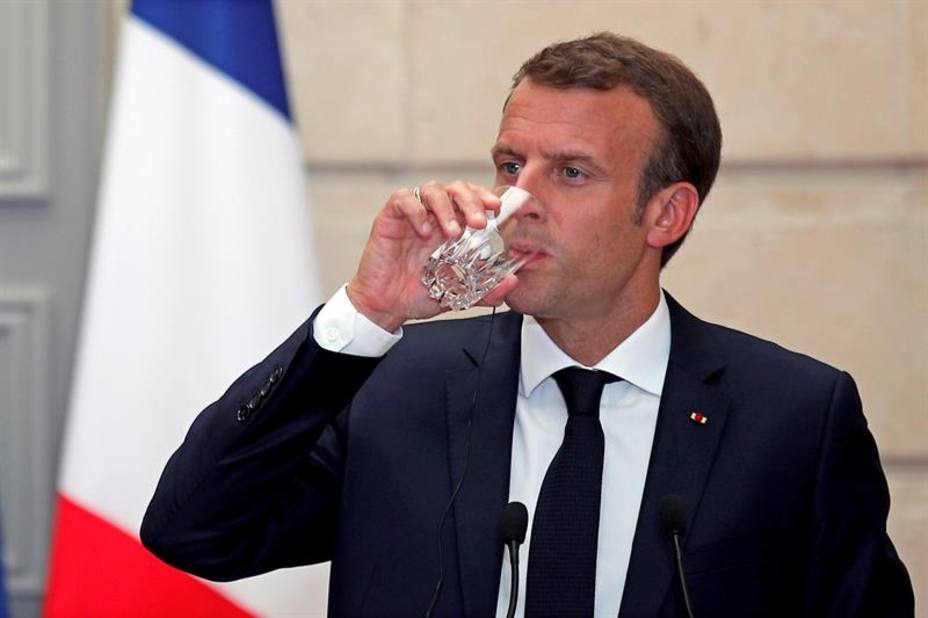 Tremenda regañina de Macron a un adolescente: Me llamas señor Presidente o señor